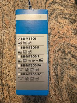 SHIMANO MTB BOTTOM BRACKET MT800 new