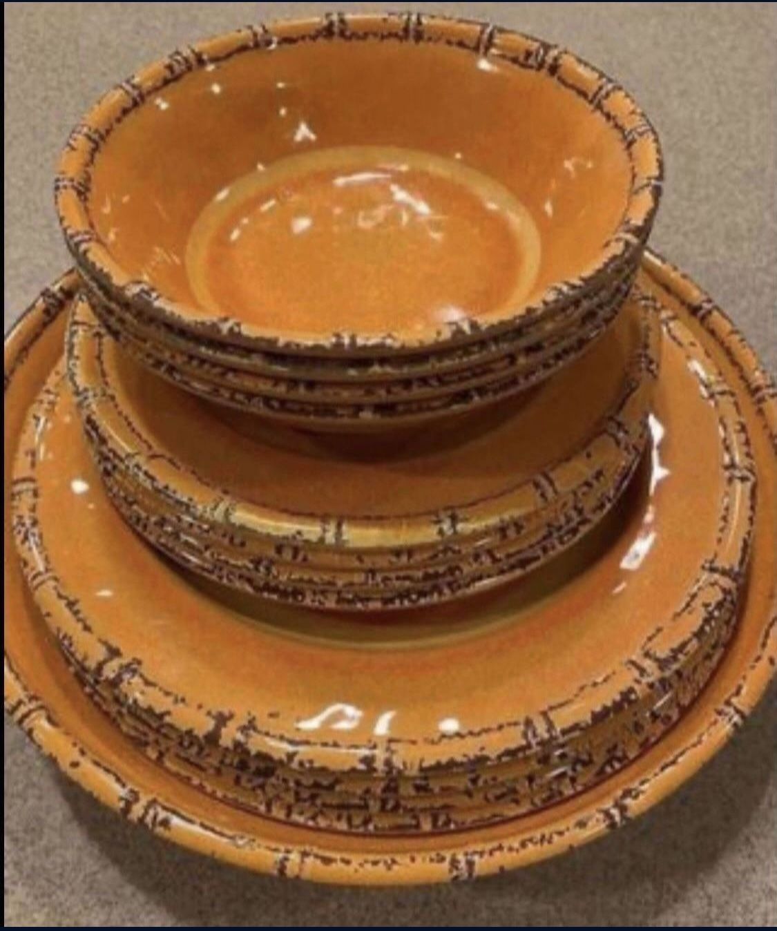 13 Piece Crackle Lightweight Melamine Dinnerware Set