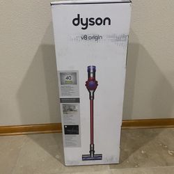 New Dyson V8 Vacuum Cleaner  