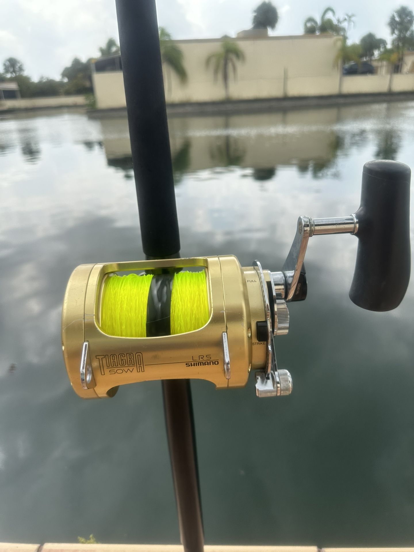 Preowned Shimano Tiagra 50W LRSA Reel On A Preowned Tsunami 6FT 30-80lbs Heavy trolling Rod🔥