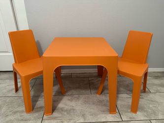 Julieta Kids table with 2 chairs