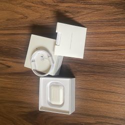     Apple AirPods Gen 2 – Like New, Opened but Never Used