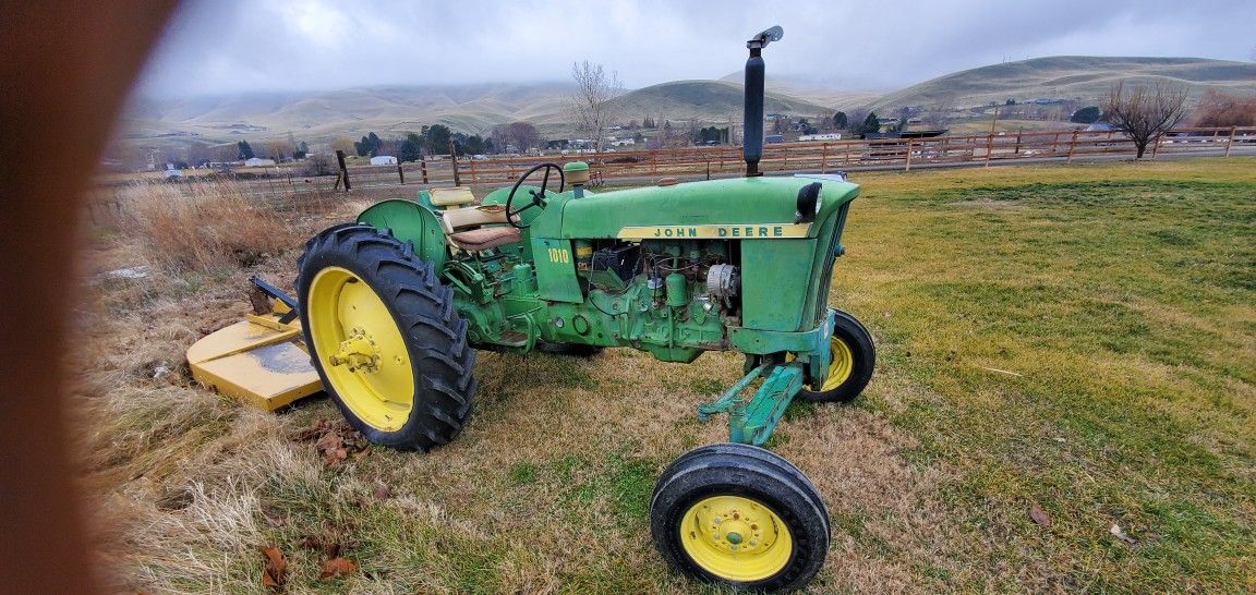 John Deere 1010 Tractor