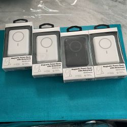 Magnetic Power Bank With Kickstand 