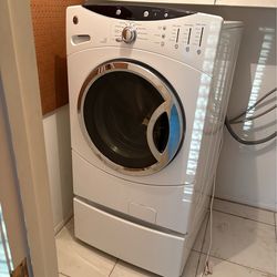 Dunedin Florida LIKE NEW GE King-Size Front-Load Washer (WCVH6800J) – Must Go! Excellent Condition!
