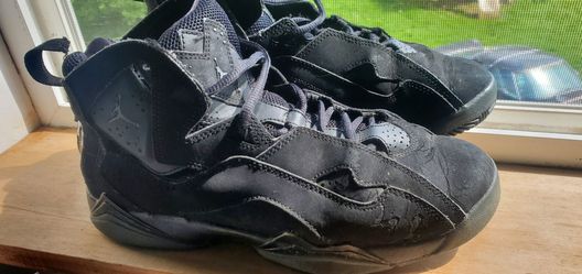 All black Jordan True Flights 7Y