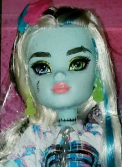 Monster High Original Ghouls Frankie Stein  Doll NEW Goth Academic

This Monster High Original Ghouls Frankie Stein doll is a must-have for an