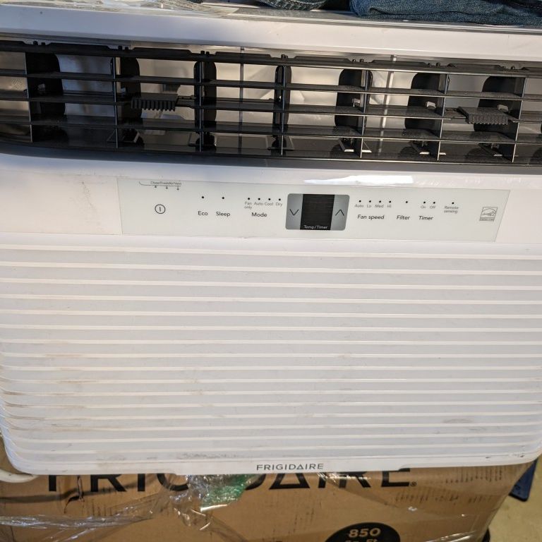 Frigidaire 15,000 BTU Air Conditioner Connected Window Mounted Room