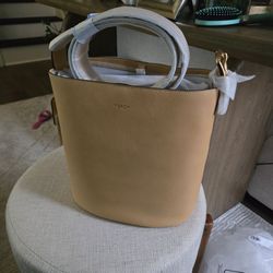 Coach Vanilla  Purse  New medium  Size   never  used  still  with  tag