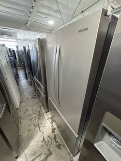 Whirlpool refrigerator with Ice Maker (ENERGY STAR Certified)
