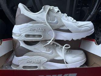 Women’s AirMax Size 11