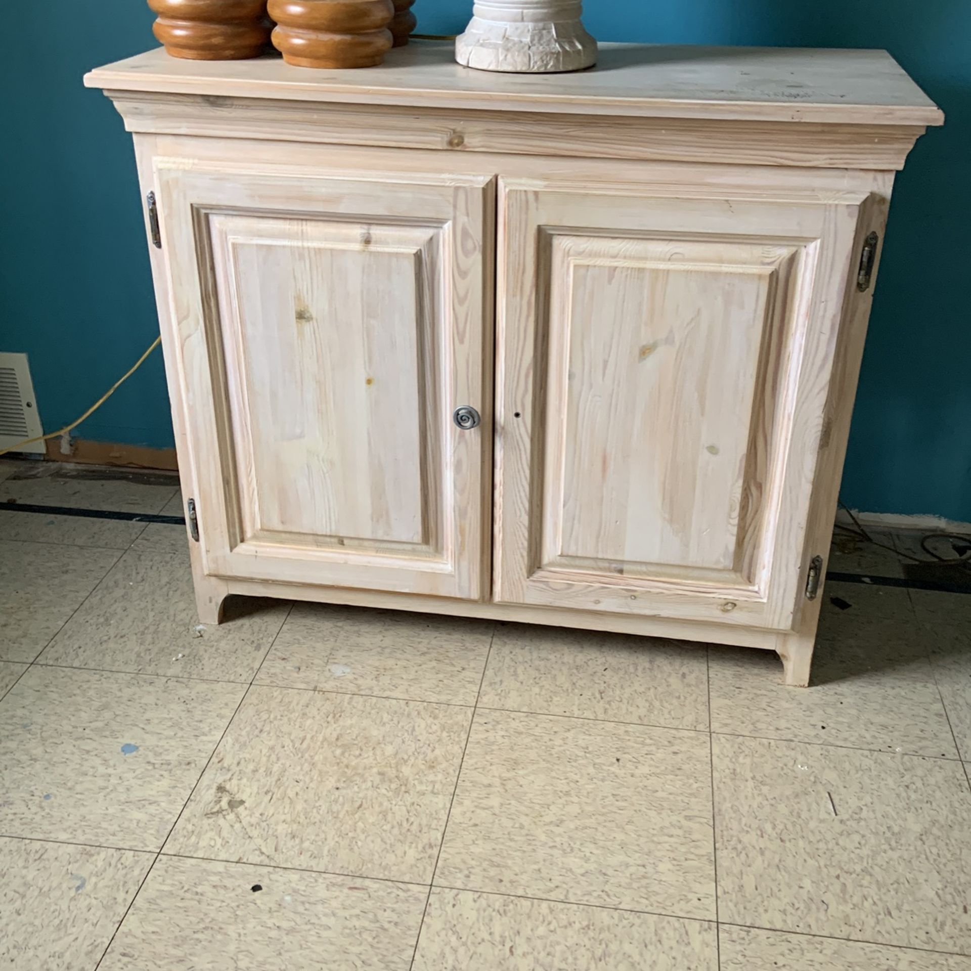 Small Cabinet tv Stand