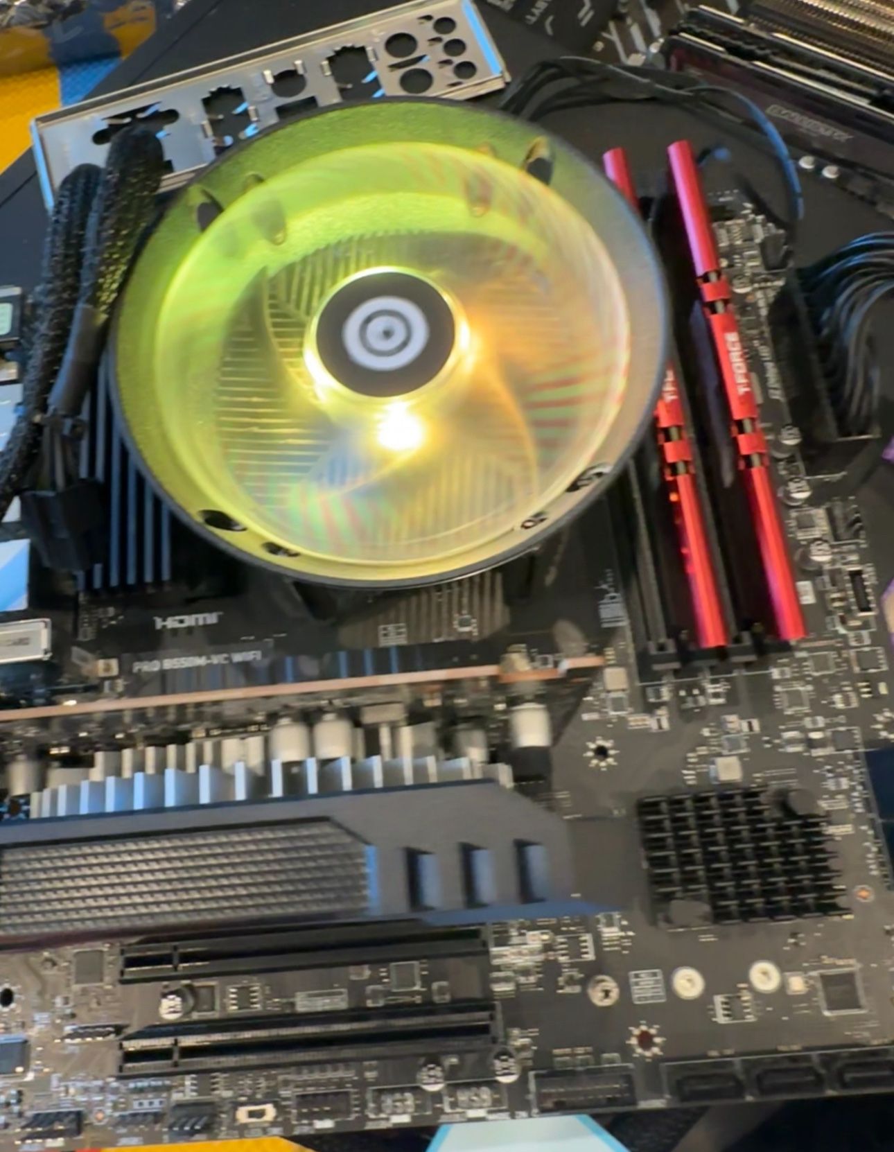 R5 5500, B550M Wifi, 16GB, RX 6400, 600W