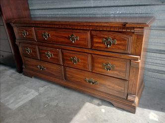 ✨ VINTAGE SOLID WOOD DOUBLE DRESSER 😍 TIMELESS BEAUTY! ✨