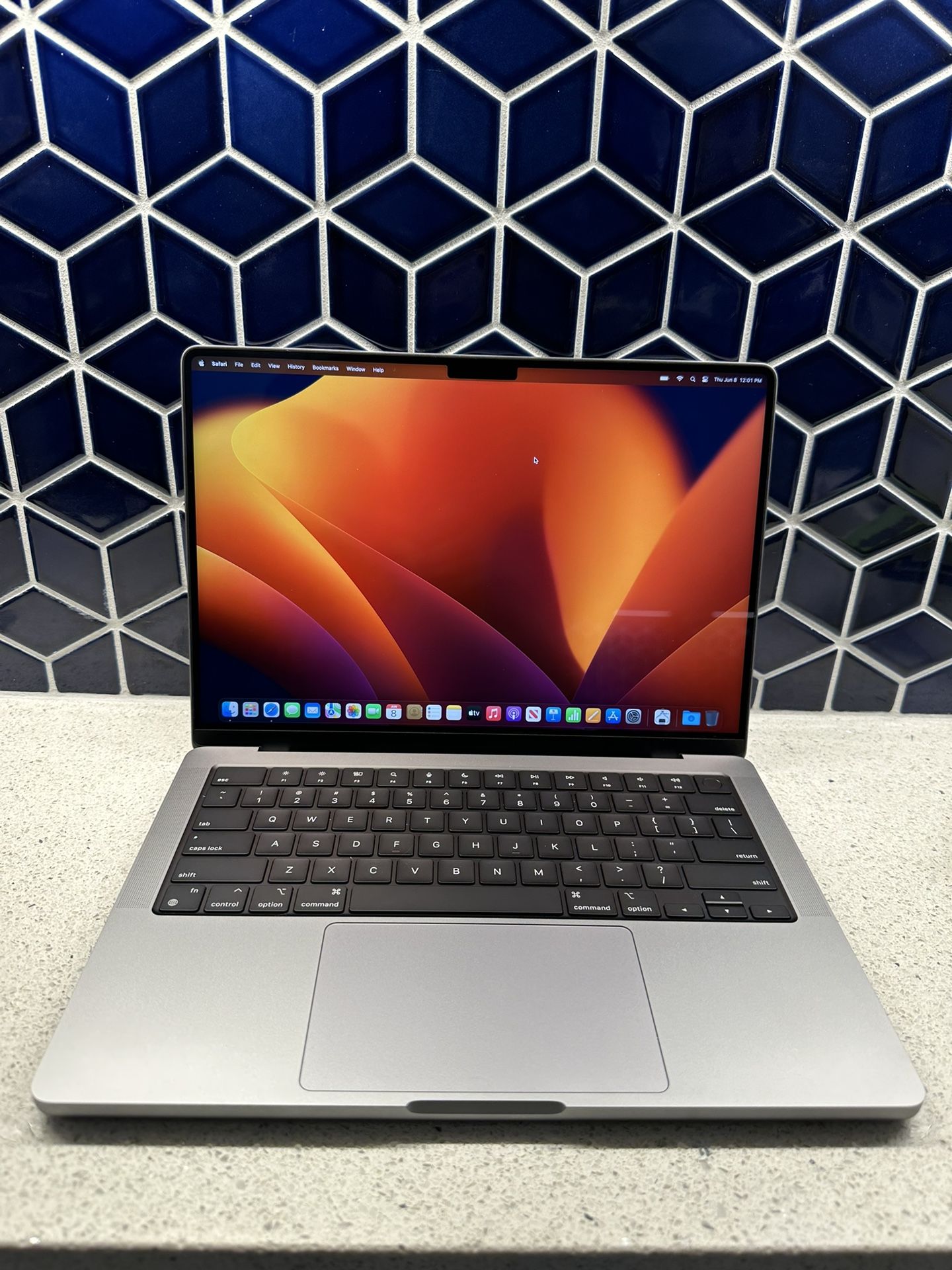 2023 14” MacBook Pro 12 Core M2 Chip 16GB Ram 1TB!