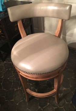 Swivel bar stool