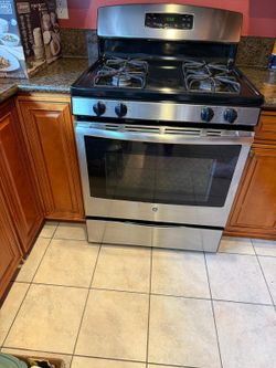 GE gas stove in great condition