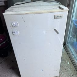 Mini fridge W/freezer 