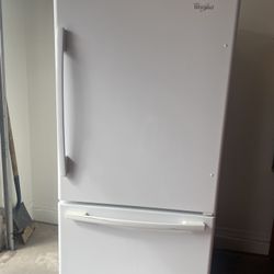 Whirlpool Refrigerator With Lower Drawer Freezer 