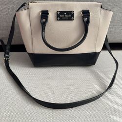 Kate Spade purse With Shoulder Strap And Handles 