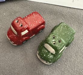 Cracker Barrel Vintage Truck Salt And Pepper Shakers