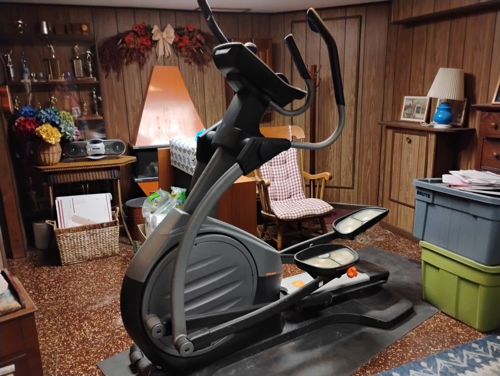 NordicTrack Elliptical work-out Machine E 9.0 Electric 2011 in Madison, NJ
