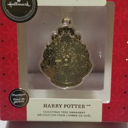 Collectables Hallmark Premium Christmas Tree Ornament 2019 Harry Potter Gold Hogwarts Crest.