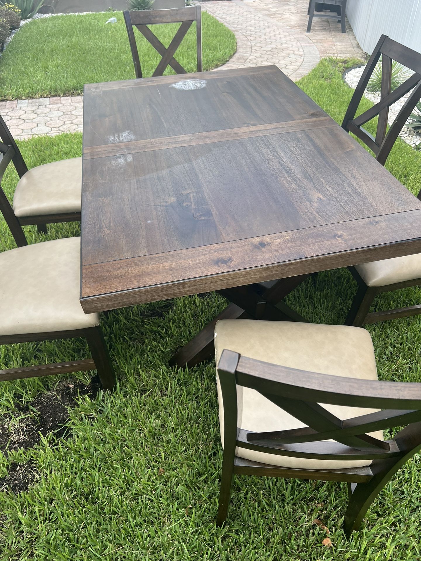 Free gratis Table With 6 Chairs Comedor