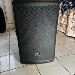 JBL EON 715