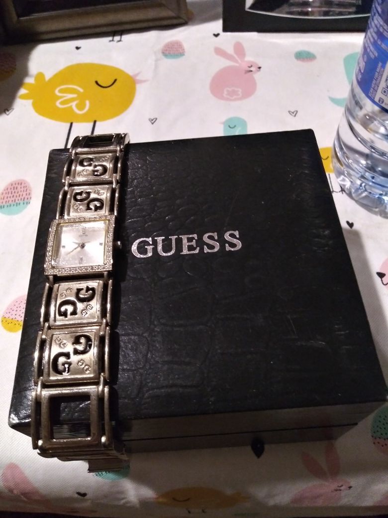 Brand new guess watch never worn selling for 100.00 vary nice watch