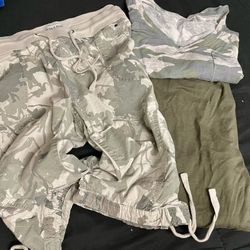 Woman’s XL Legging & Camo Shirt Set & Large Camo Shorts