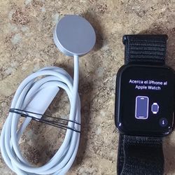  Apple Watch SE (GPS + Cellular) (2nd Generation)