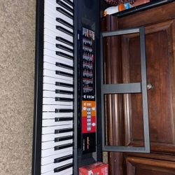Yamaha piano keyboard 