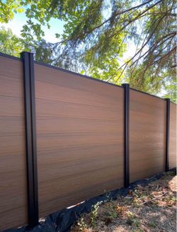 Composite Fence w/ Aluminum Posts