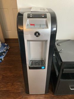 Vitapur Bottom Load Water Dispenser / Water Cooler (includes refillable jugs)
