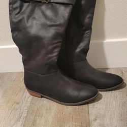 Free Womens 8.5 Boots 