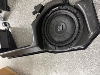 Kicker sub kit for GMC/Chevy truck used