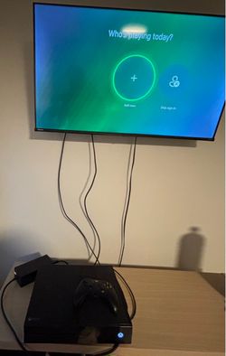 Xbox one black 500gb with chords and one controller