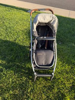 Uppababy Cruz V2 Stroller with snack tray