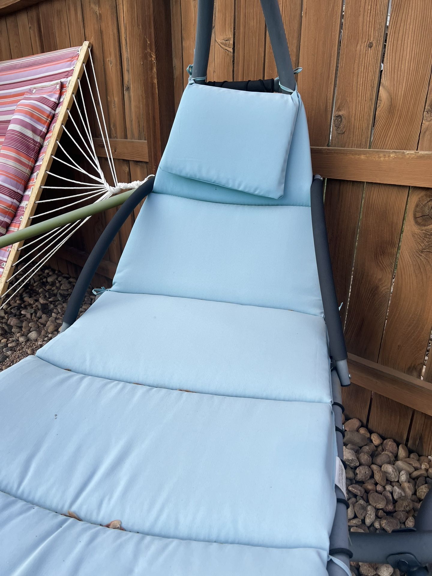 Hanging Hammock Outdoor Hanging Curved Steel Chaise Lounge Chair Swing w/Built in Pillow and Removable Canopy