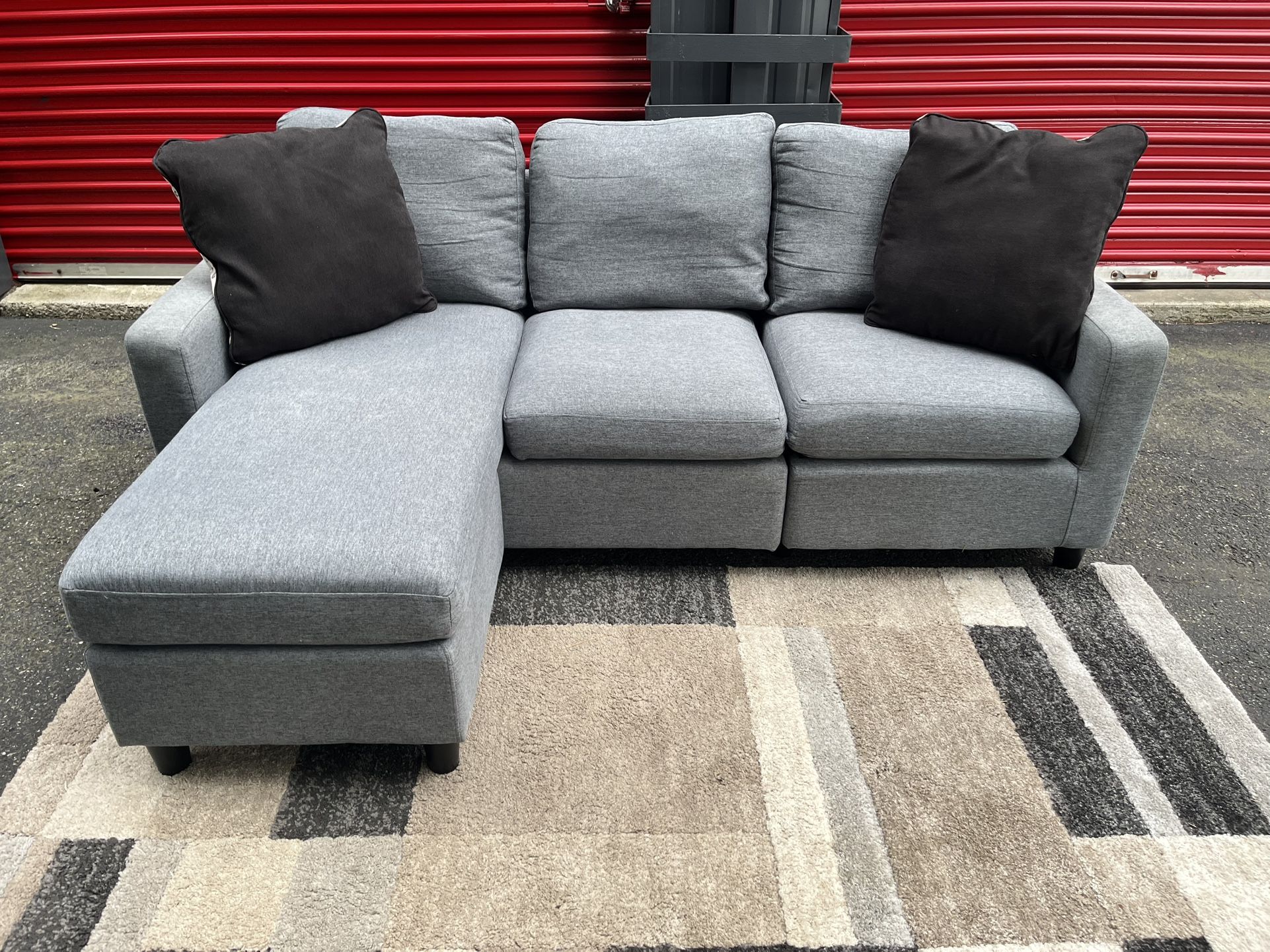 Sectional Reversible Couch!! Delivery Available 🚚!! Dimensions: 78” Length x 32” Height x 30” Depth ( 53” Depth Chaise)