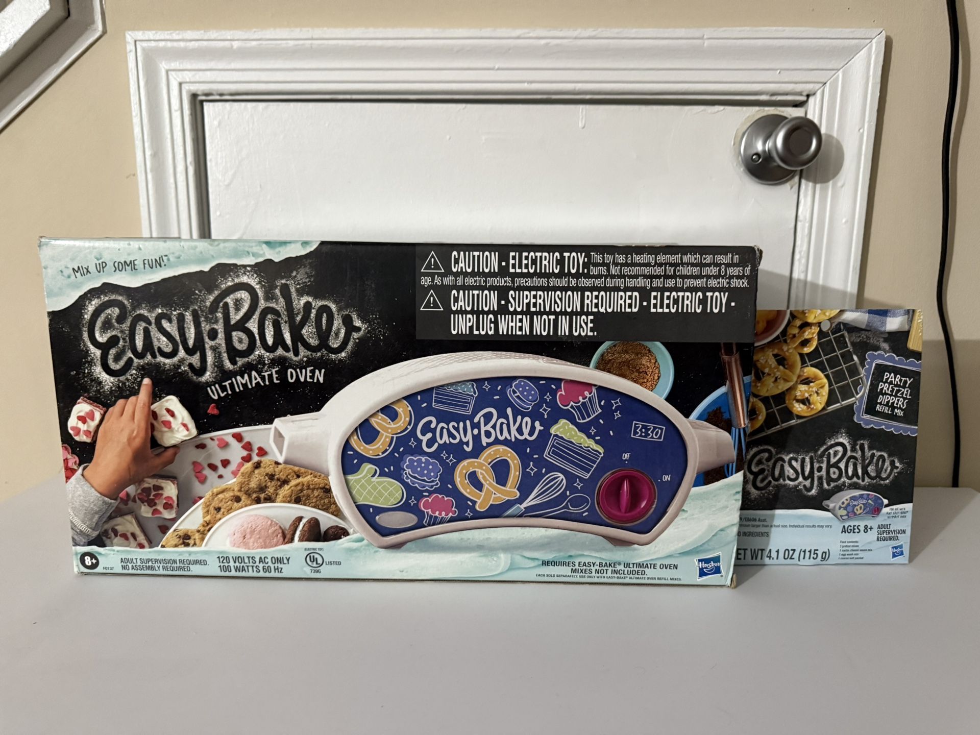 Easy Bake oven W/ Refill Mix