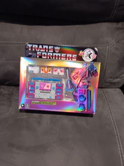 SDCC 2026! Hasbro Transformers x Jem and the Holograms Autobot Blaster PRESALE