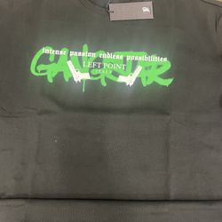 Left point featuring Daffy Duck