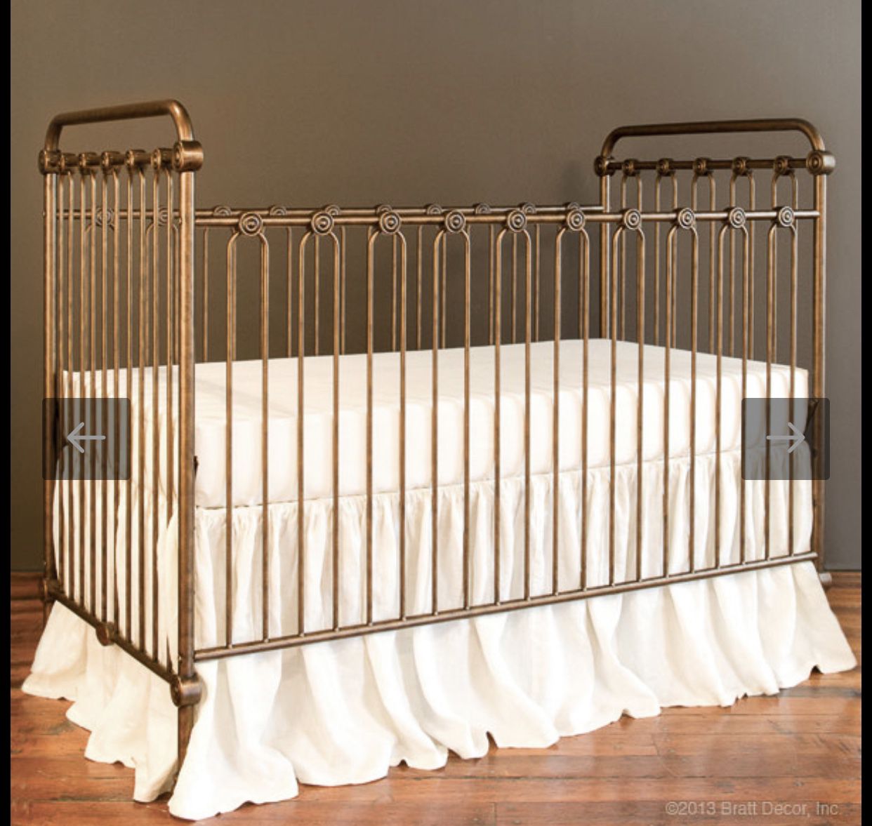 Bratt Decor Joy Crib + changing table + mattress (covers & sheets)