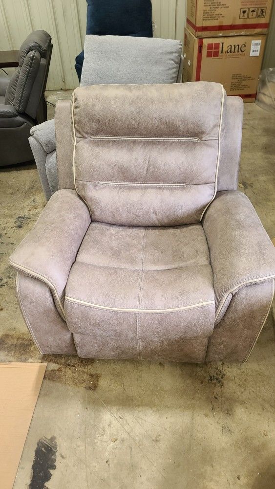 Brand New! Power Motion Recliner / Take it home with Only $39down/ Hablamos Español Y Ofrecemos Financiamiento 🙋🏻♂️