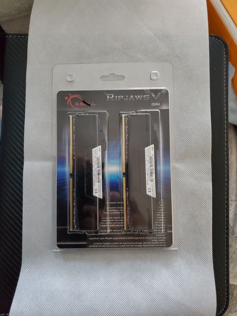 G.SKILL Ripjaws V Series

F4-3600C16D-32GVKC 32GB (2 x

16GB) DDR4 CL16 RAM