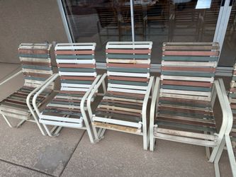 FREE OUTDOOR LOUNGERS