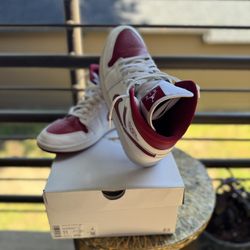 Air Jordan 1 Mid Reverse Chicago
