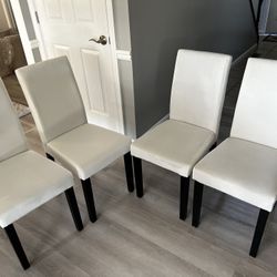 Set Of 4 Pier 1 Dinning Room Chairs